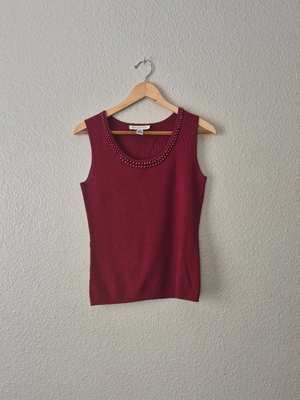 Rafael Womens Small S Maroon Viscose Knit Tank Top Pearl Beaded Neckline Blouse